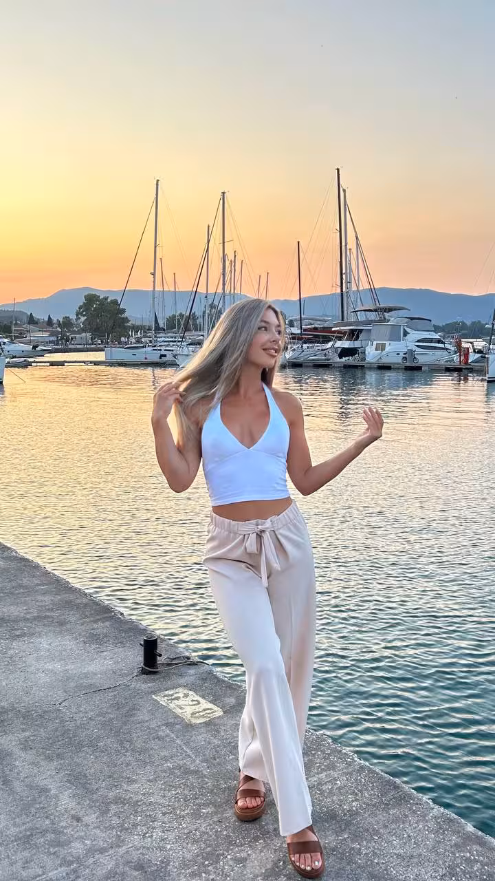 Olena  dating ukrainian female