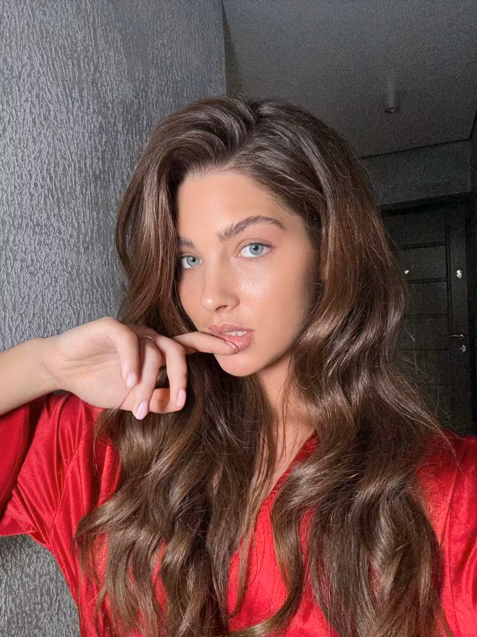 Beautifulladywantingtofindherotherhalf-1002001978-11-2335763000174094998