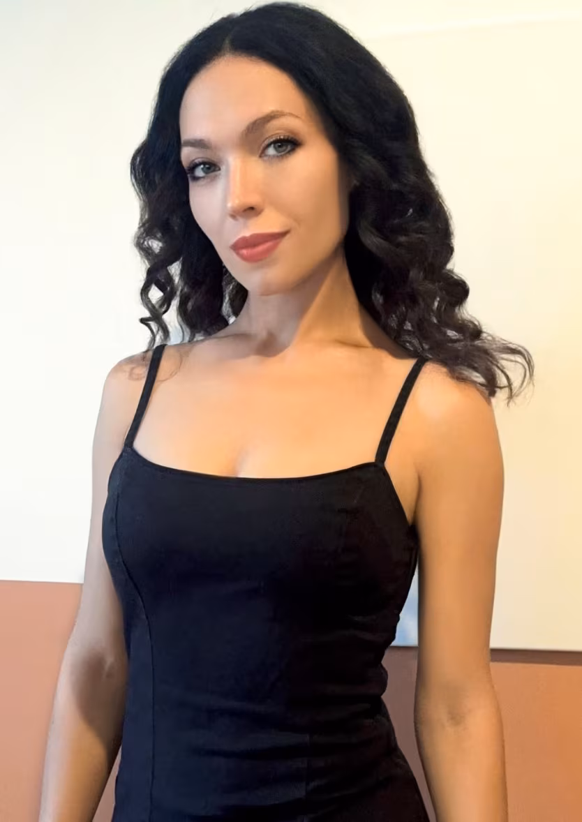 Anastasia 29 Bari Italy Charming woman seeking a man who communicates