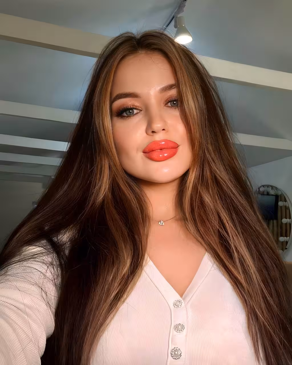Gorgeousgirllookingforamanwithvalues-1002002005-11-4254890340528434732