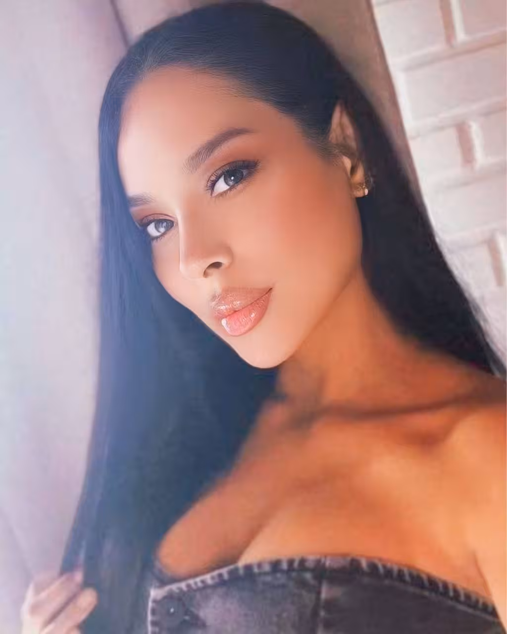 MELISA 33 Medellin Colombia I am a nice-looking girl wanting to find my prince