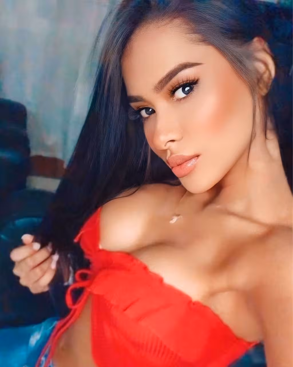 MELISA 33 Medellin Colombia I am a nice-looking girl wanting to find my prince