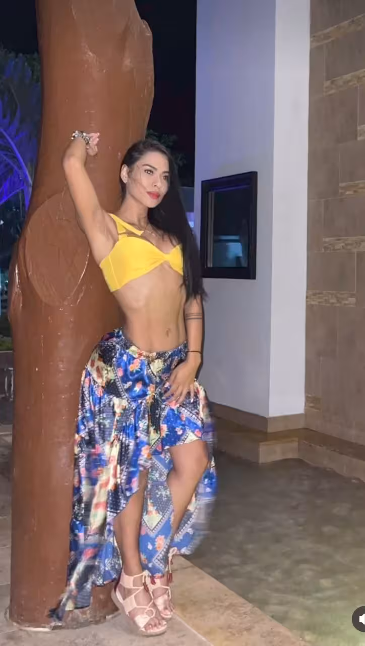 MELISA 33 Medellin Colombia I am a nice-looking girl wanting to find my prince