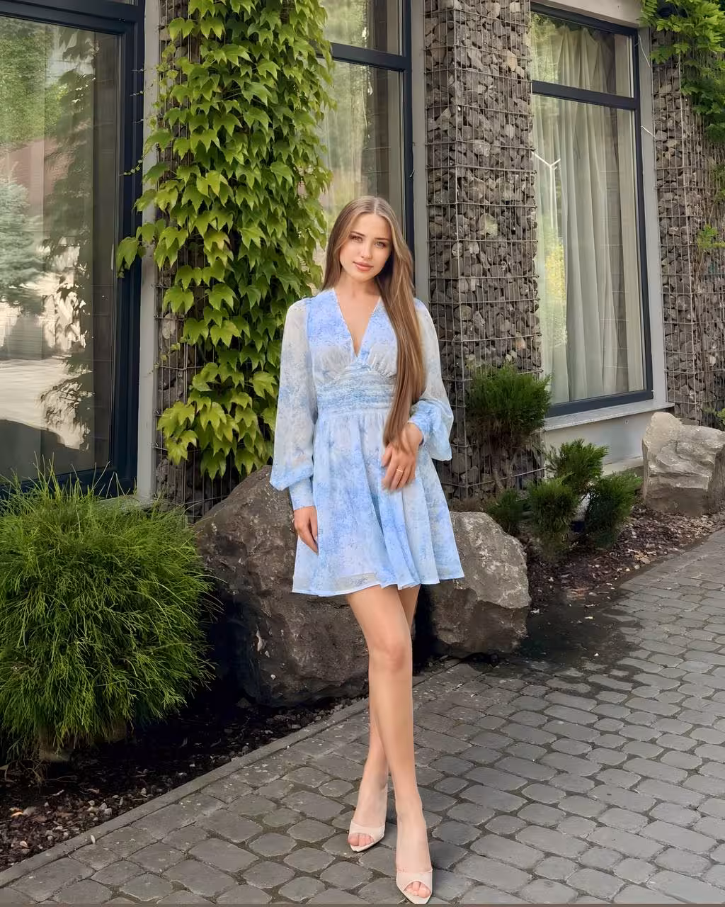 Lovelygirlwantingtoshareherlifewithsomeone-1002002161-11-7773173751014236874
