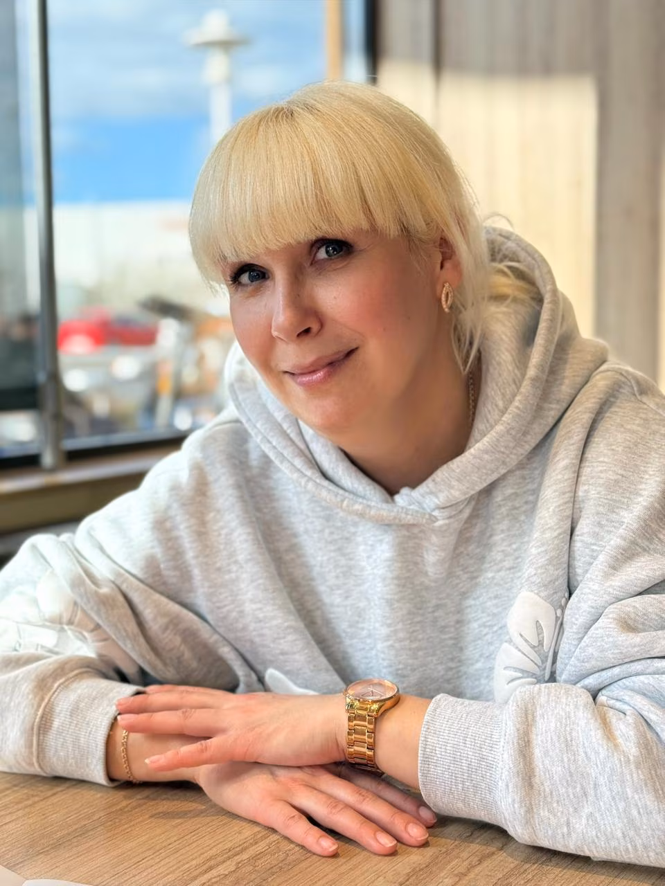 Anna 46 Sumy Ukraine Pretty woman looking for a man who understands her