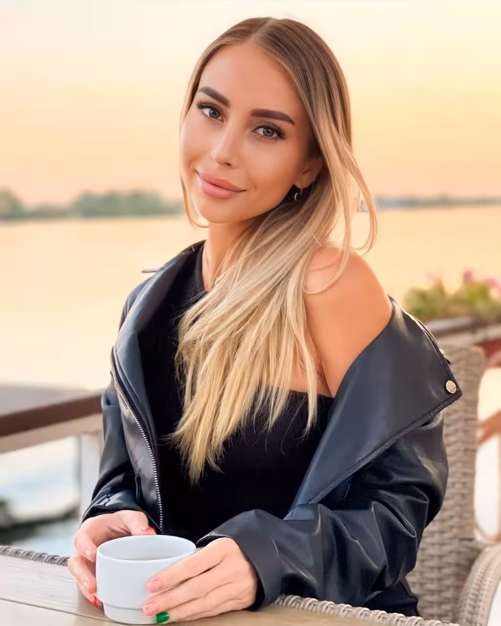 Olena 37 Odesa Ukraine Stunning girl looking for a man who is sincere