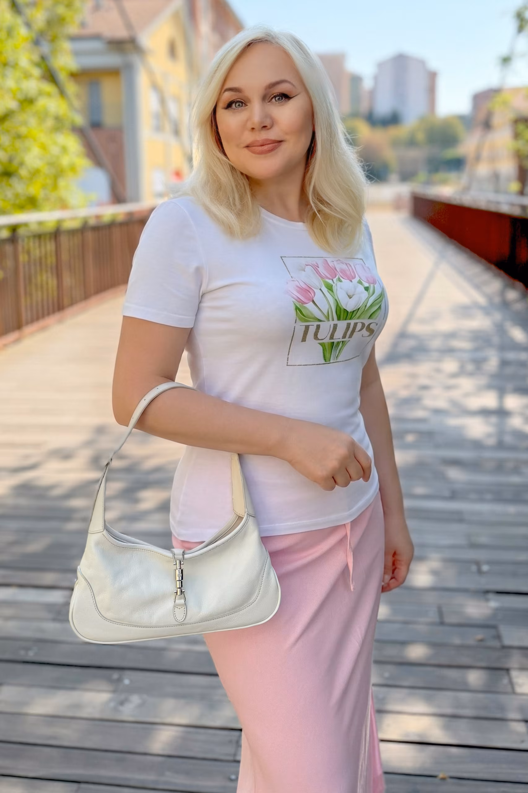Elena 51 Miagliano Italy Attractive woman seeking a man with strong values