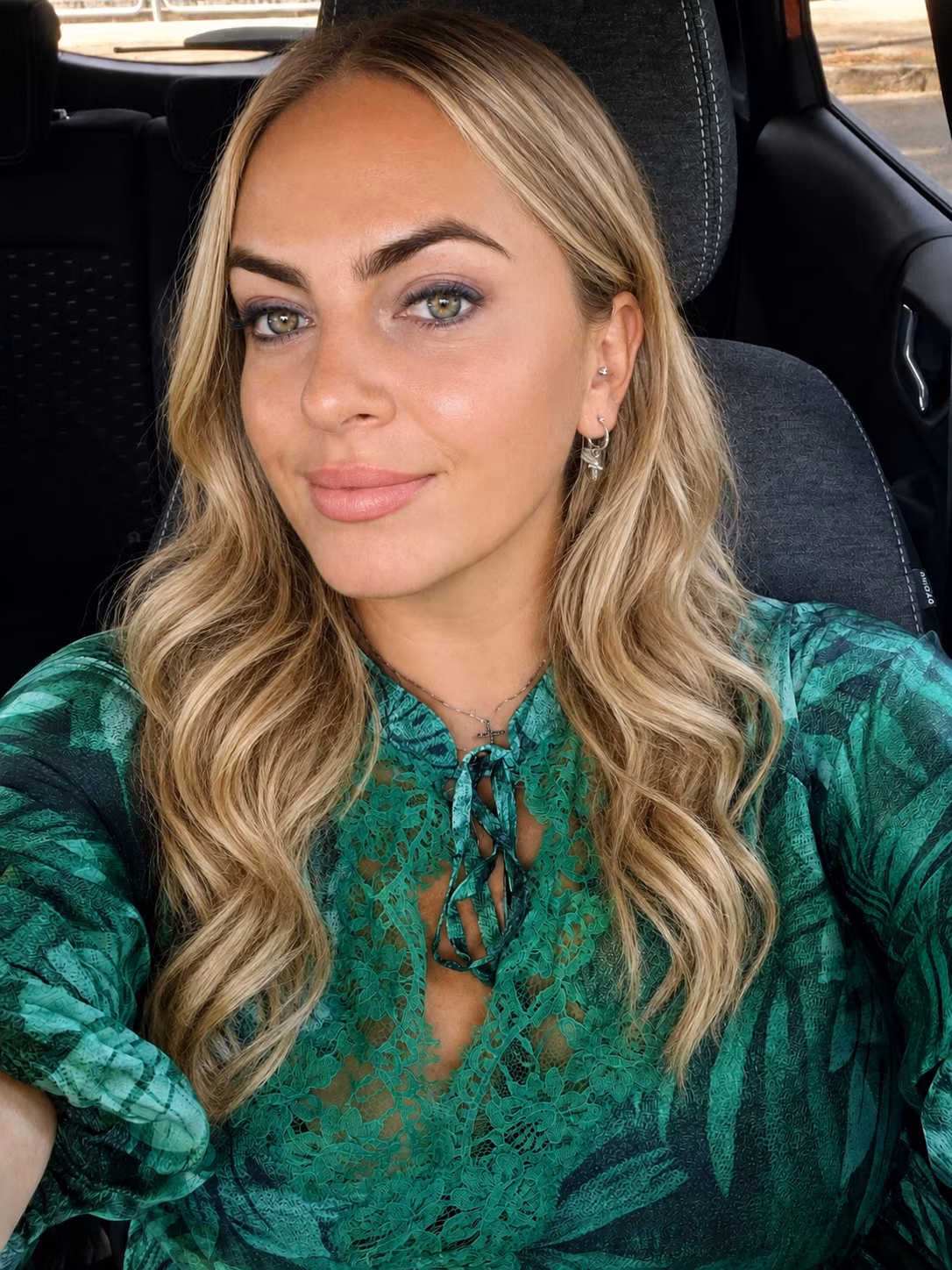 Ganna 40 Verona Italy Elegant lady ready to create a beautiful home