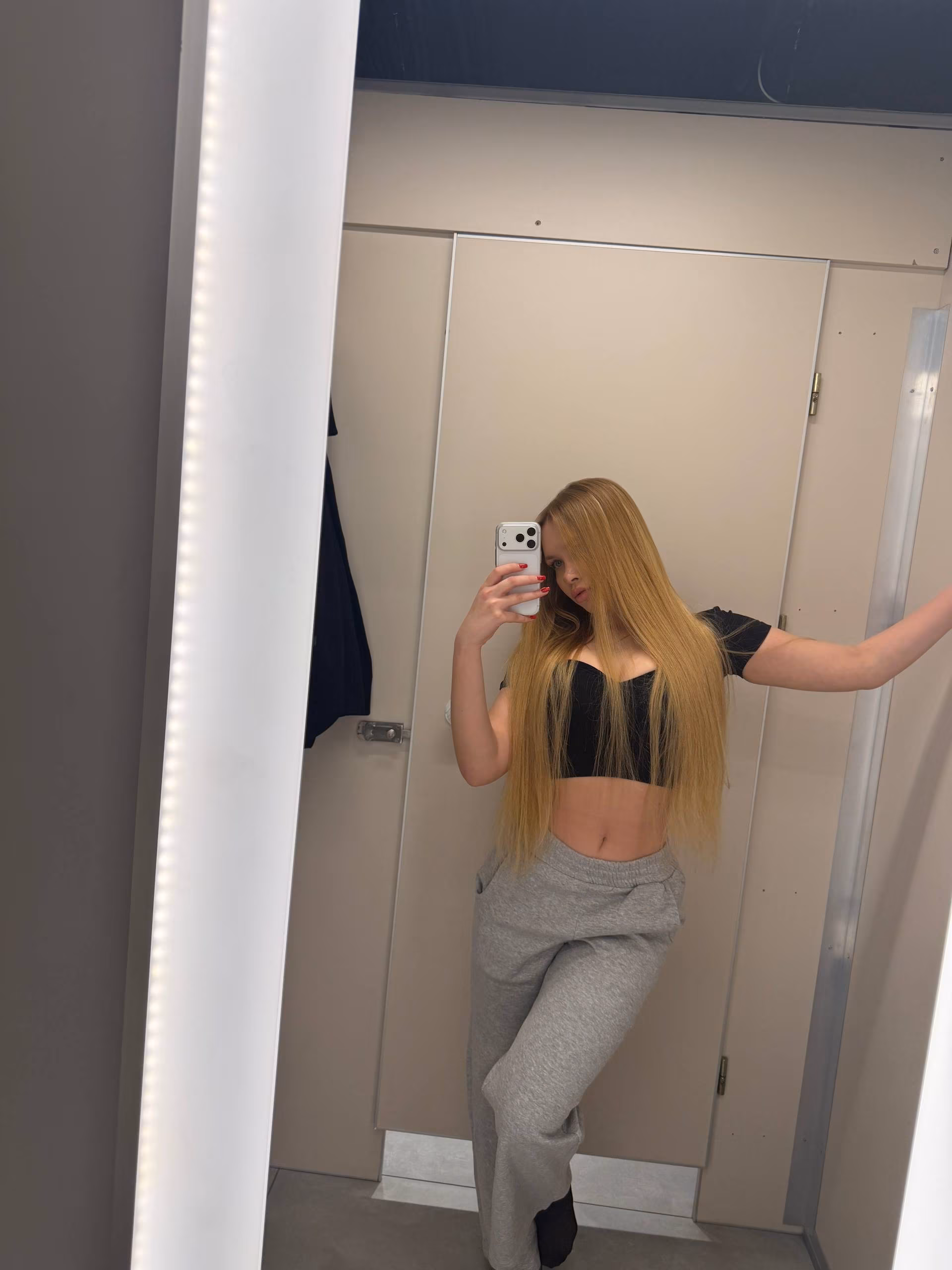 VICTORIA 21 Kirovograd Ukraine Elegant lady seeking a partner who supports her