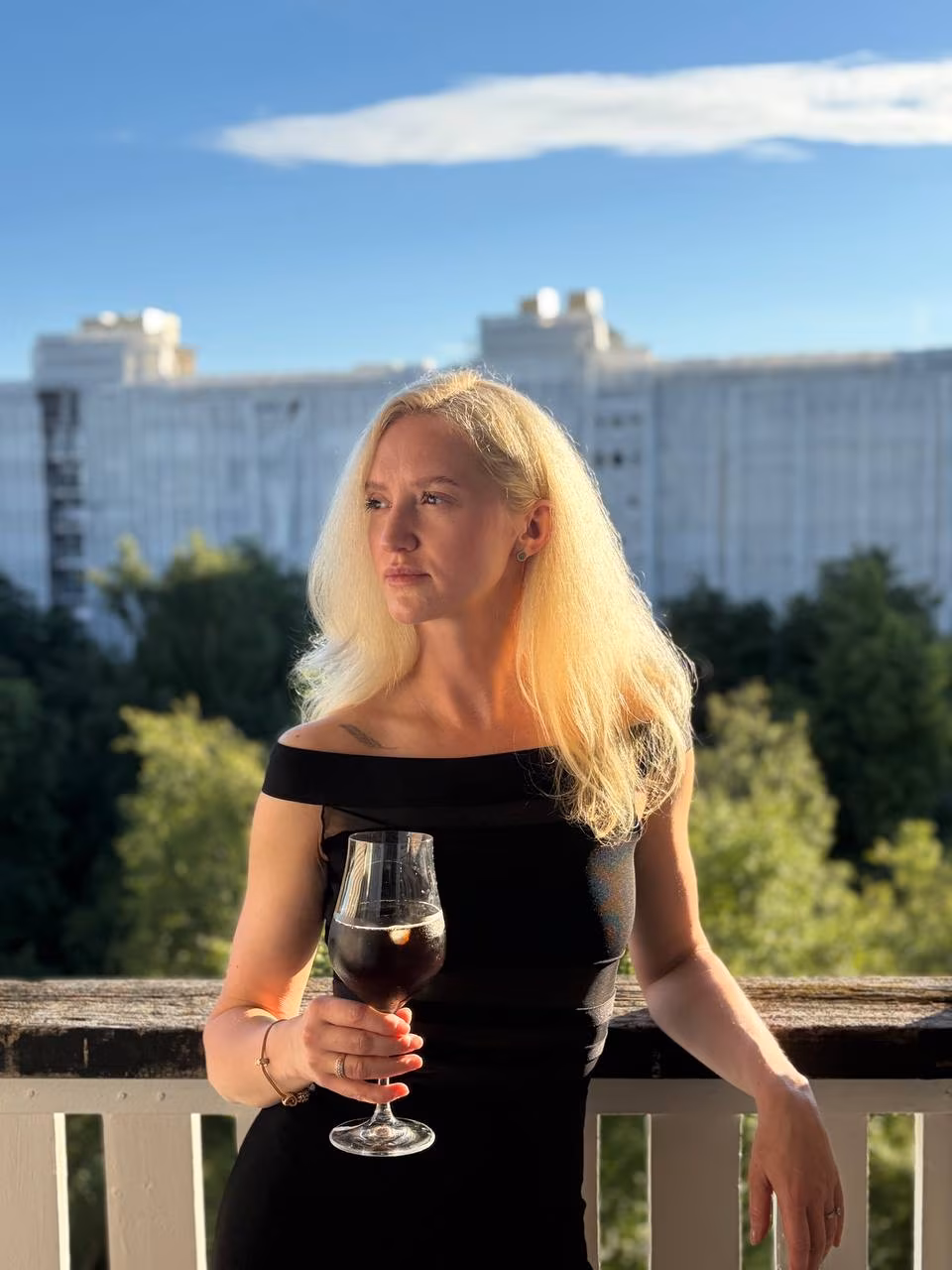 Iaroslava 42 Glukhov Ukraine Gorgeous girl looking for a man with a kind heart