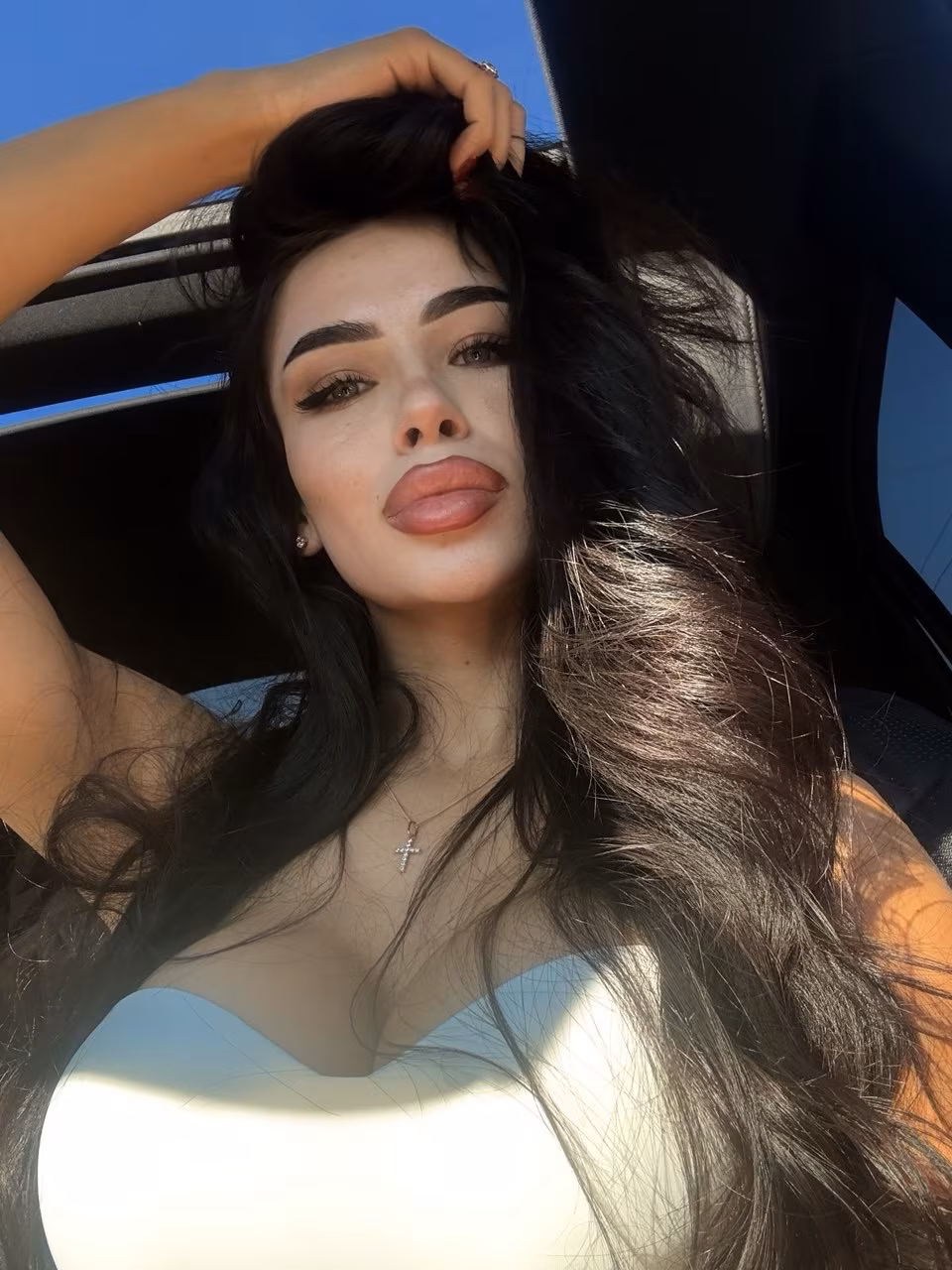 Daniela 24 Bucharest Romania Graceful lady wanting a relationship built on trust