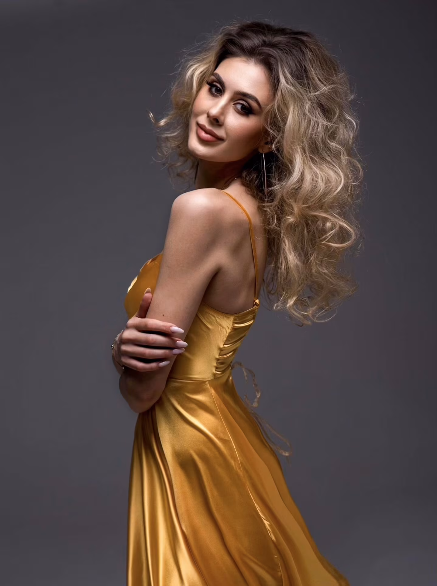 Olena 37 Kyiv Ukraine I am a charming girl seeking an honest relationship