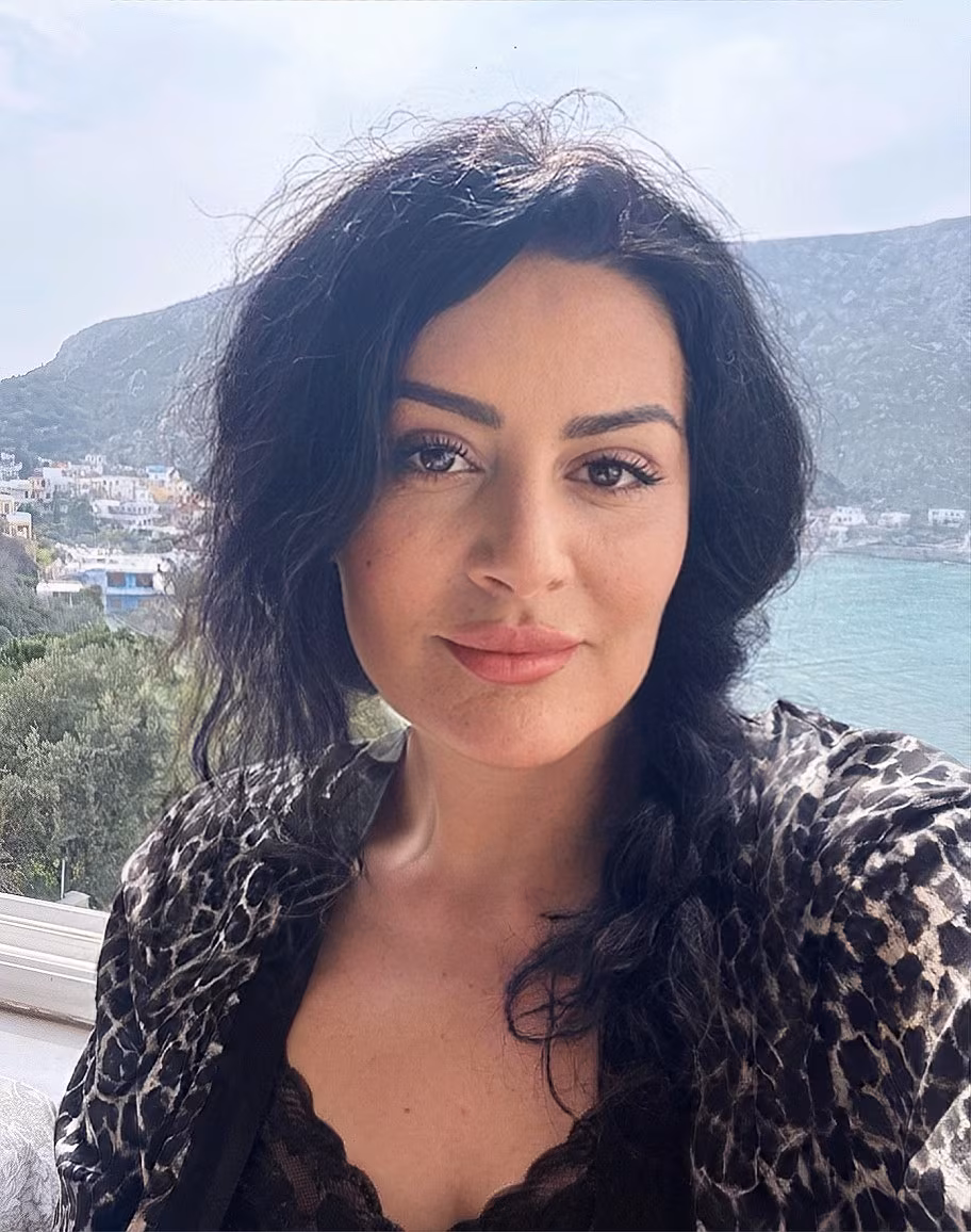 Marta 47 Athens Greece Nice-looking girl looking for true connection