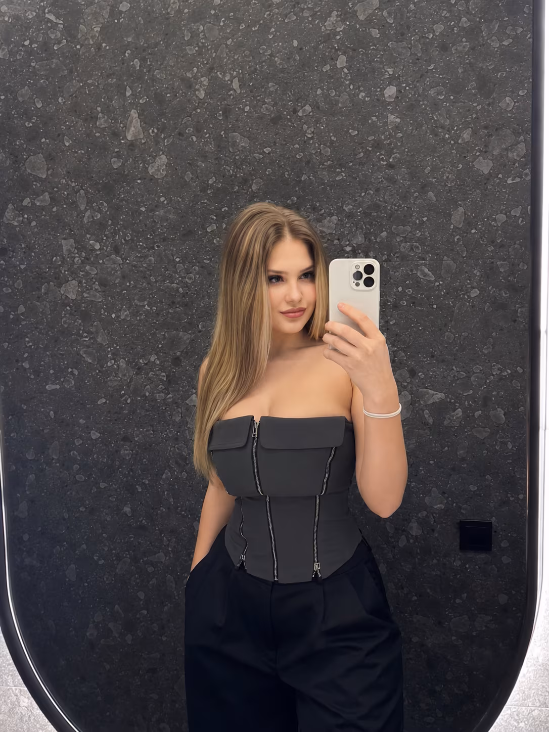 Anita 22 Okhtyrka Ukraine Pretty girl seeking a partner with good intentions