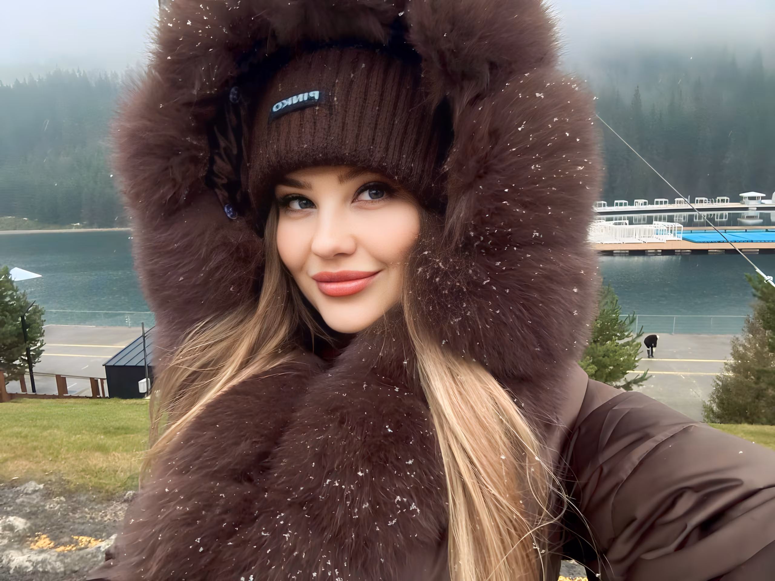 Anita 22 Okhtyrka Ukraine Pretty girl seeking a partner with good intentions