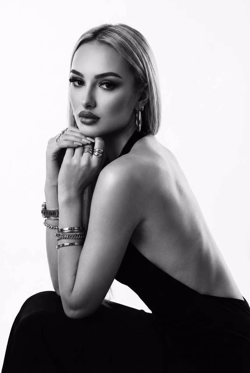 Anna 24 Ivano-Frankivsk Ukraine Pretty lady looking for a man who is supportive