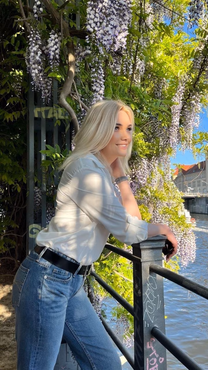 Yuliia 47 Berlin Germany Beautiful girl wanting to start a new chapter