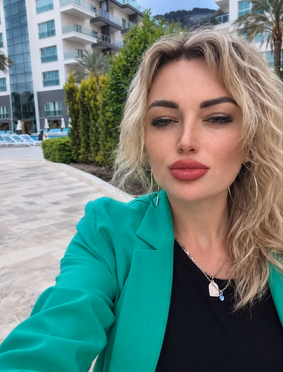 Yuliia 43 Dnipro Ukraine Beautiful lady wanting to find her other half