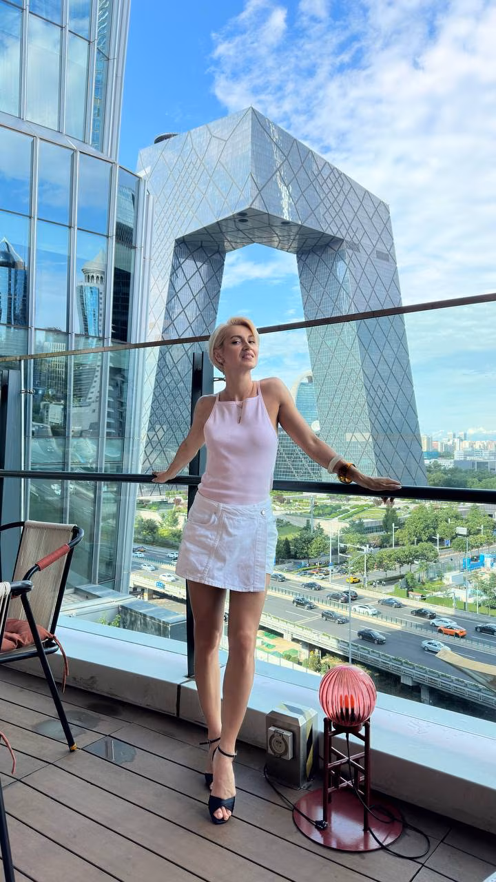 Oksana 35 Kiev Ukraine Charming woman seeking a man who communicates