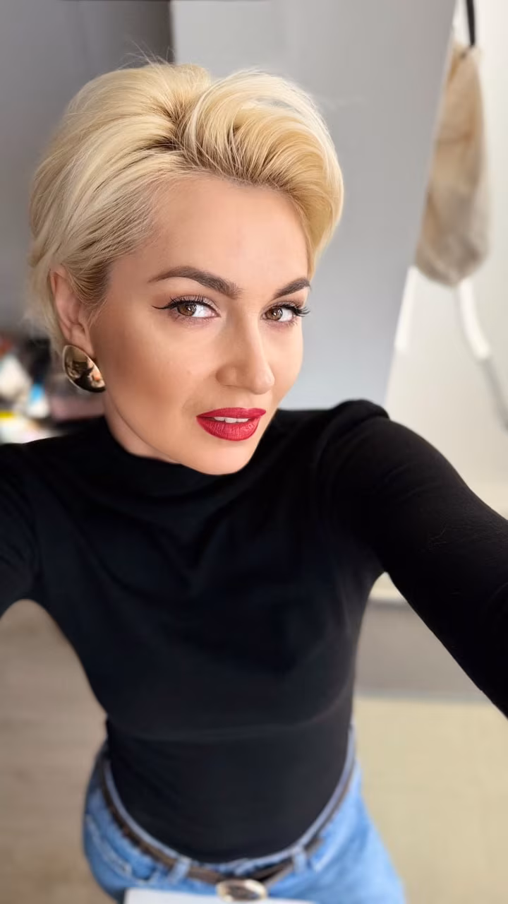 Oksana 35 Kiev Ukraine Charming woman seeking a man who communicates