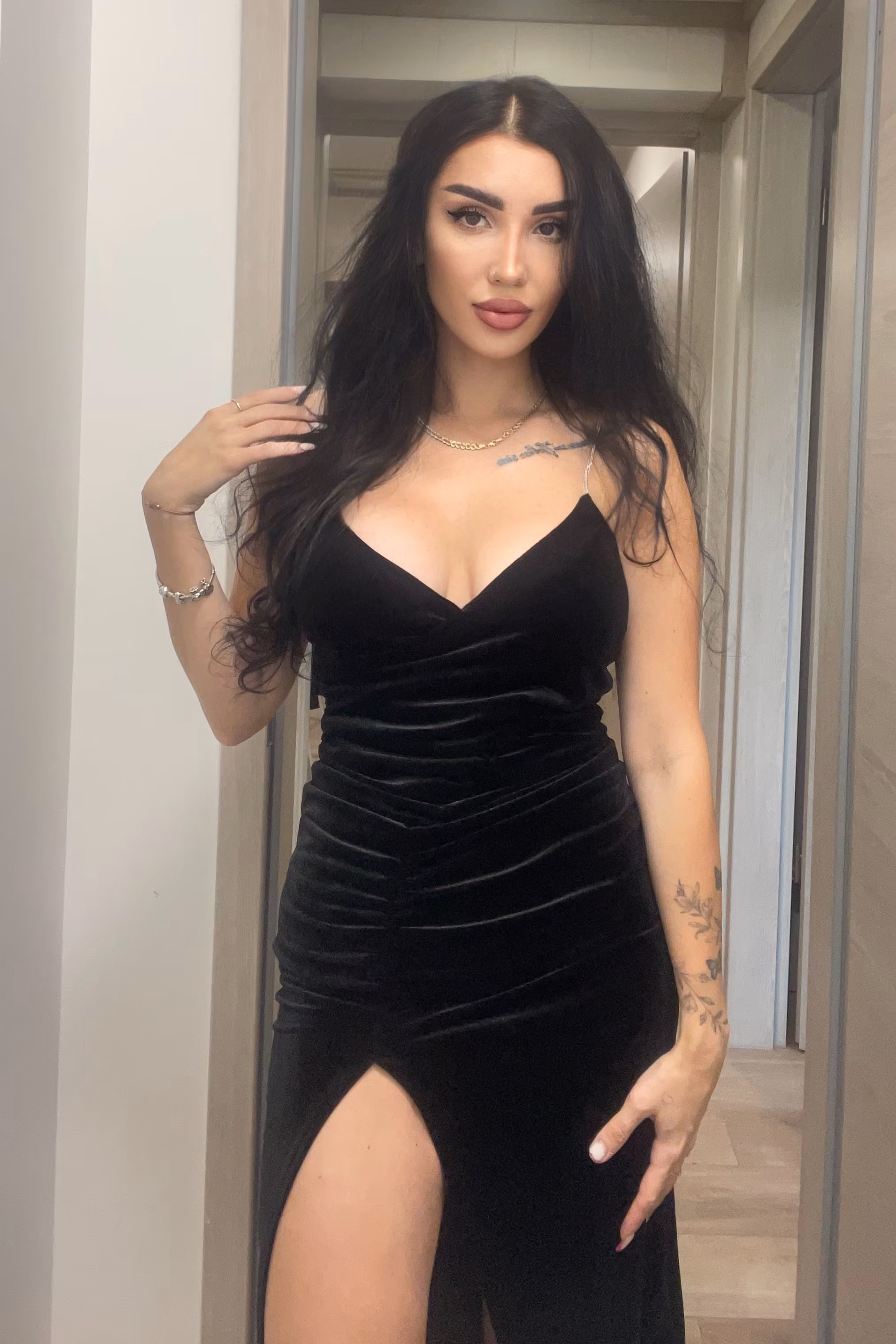 Alina 29 Budapest  Hungary Elegant lady seeking a gentleman for marriage