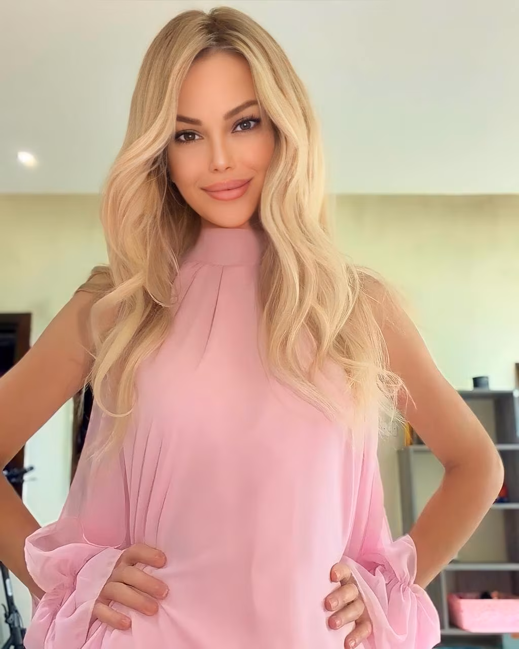 Snizhana 36 Dubai United Arab Emirates Good-looking woman looking for a man of his word