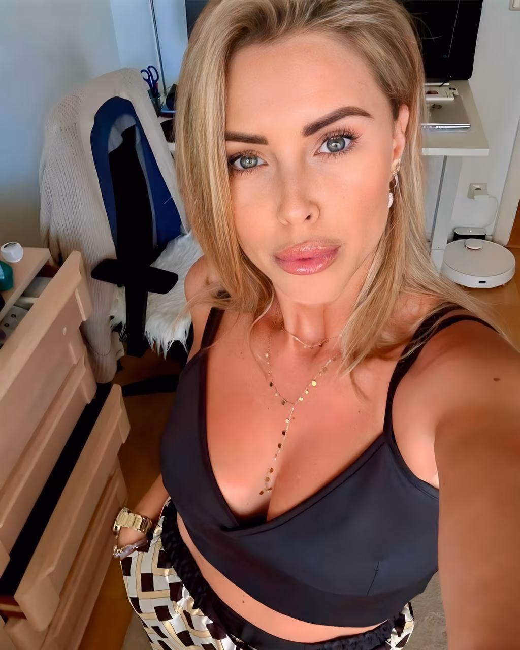 Anna 41 Hamburg Germany I am a graceful lady wanting to be loved forever