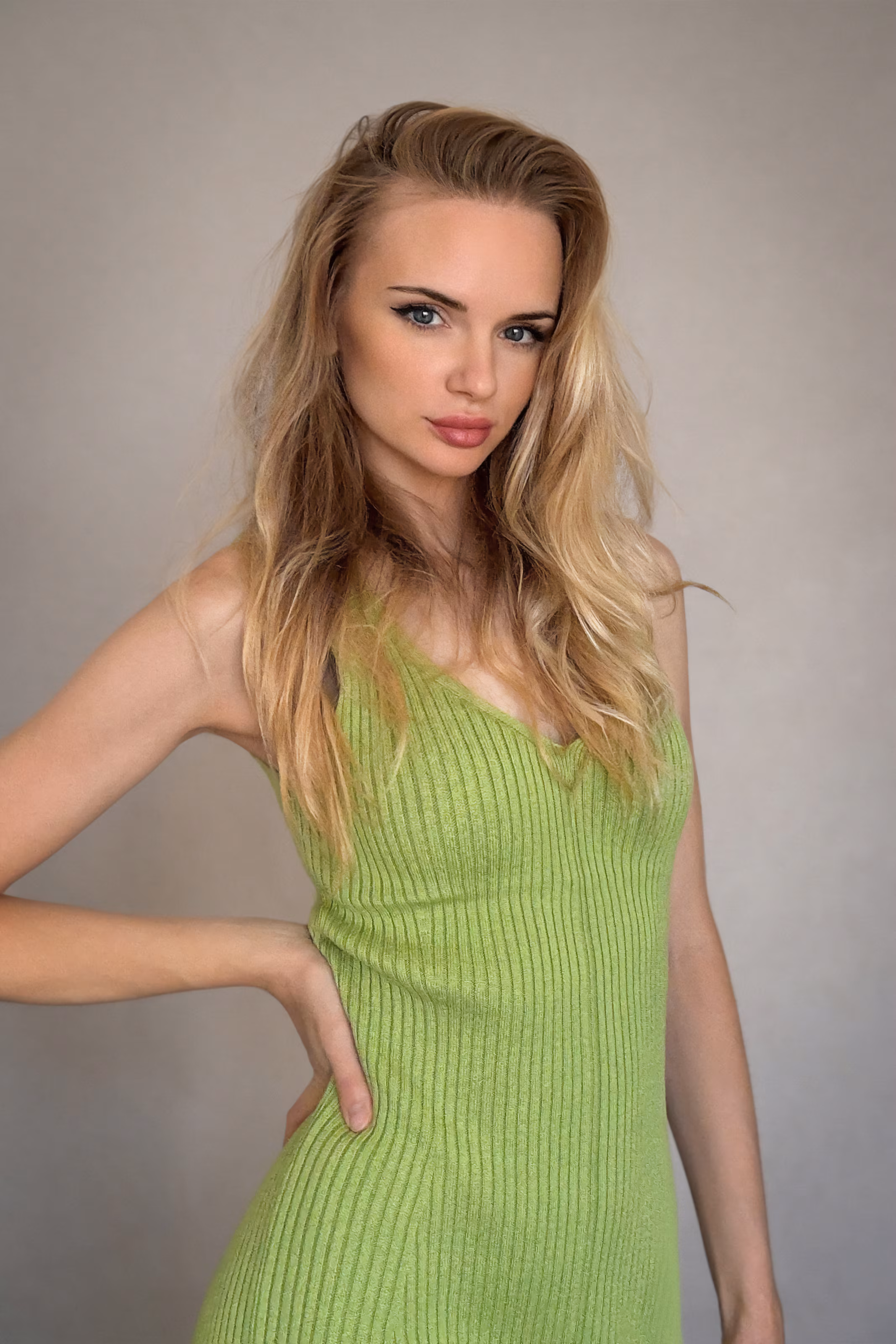Alena 35 Kyiv Ukraine Attractive lady seeking a trustworthy partner