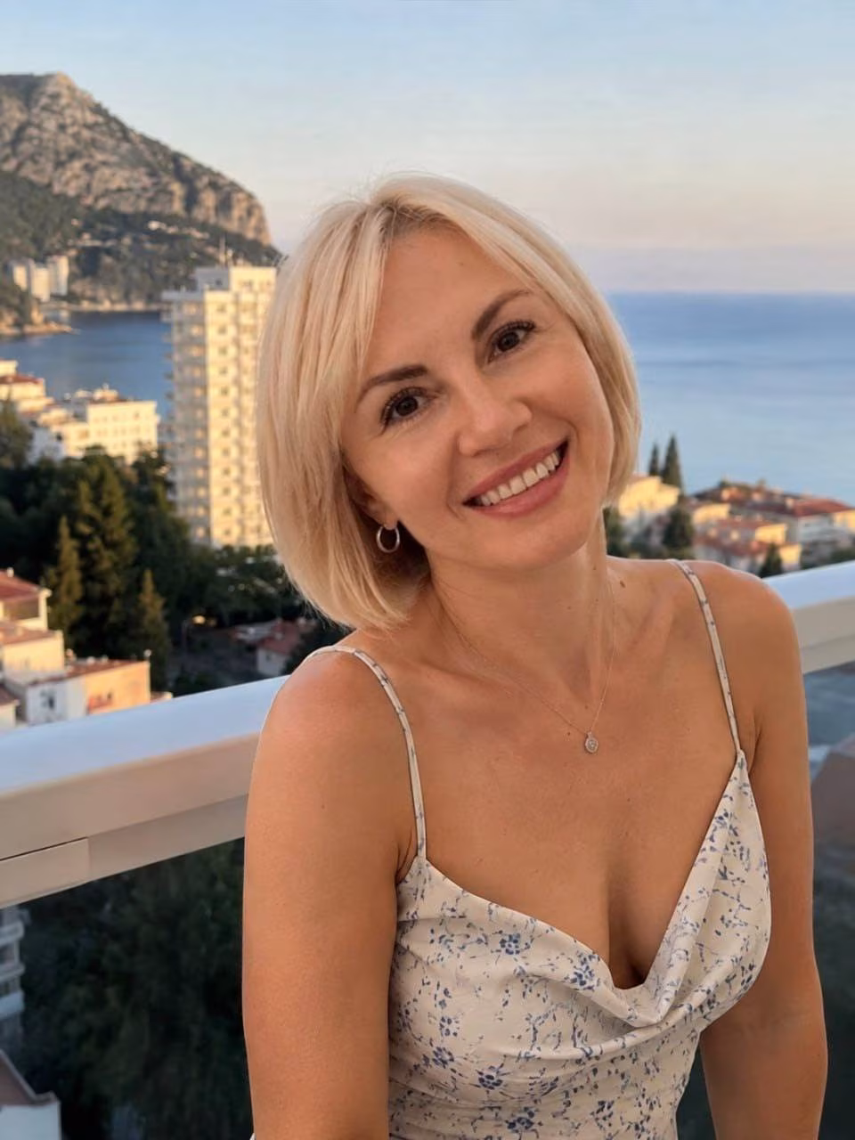Julia 49 Kyiv Ukraine Beautiful girl searching for her prince charming