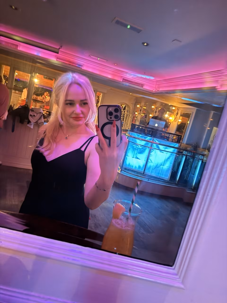 Iryna 40 Tullamore Ireland Charming woman seeking a man who communicates