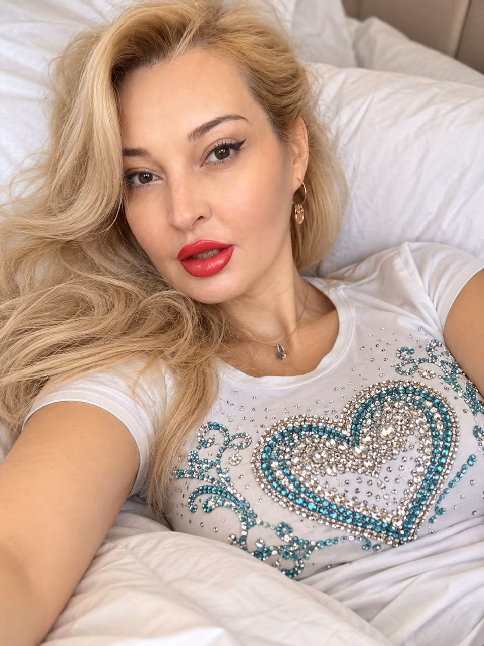 Olena 42 Kyiv Ukraine Elegant lady ready to create a beautiful home