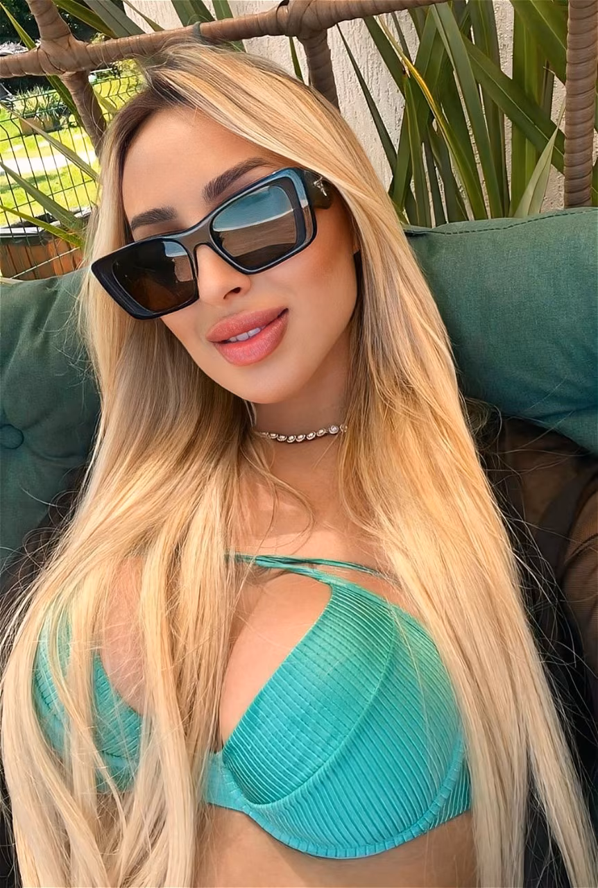 Paola 26 Curitiba Brazil Good-looking woman looking for a life companion