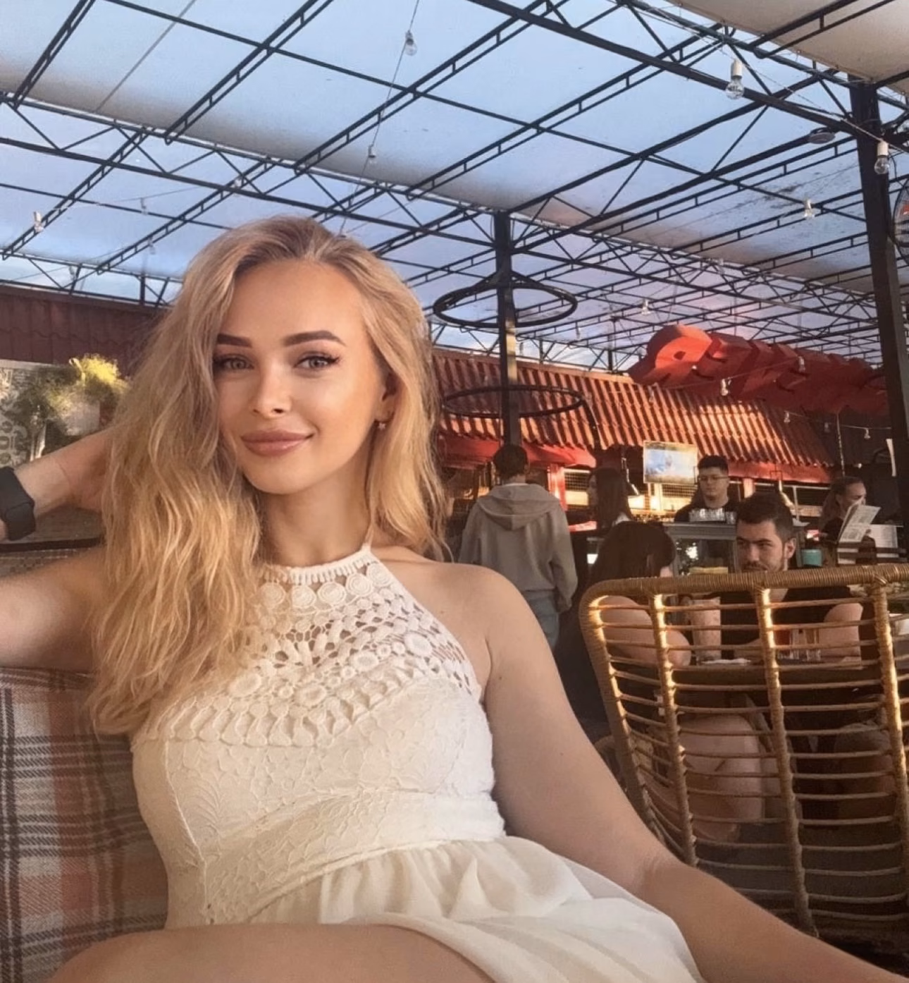 Olena 42 Benalmadena Spain Graceful girl wanting to be a devoted wife