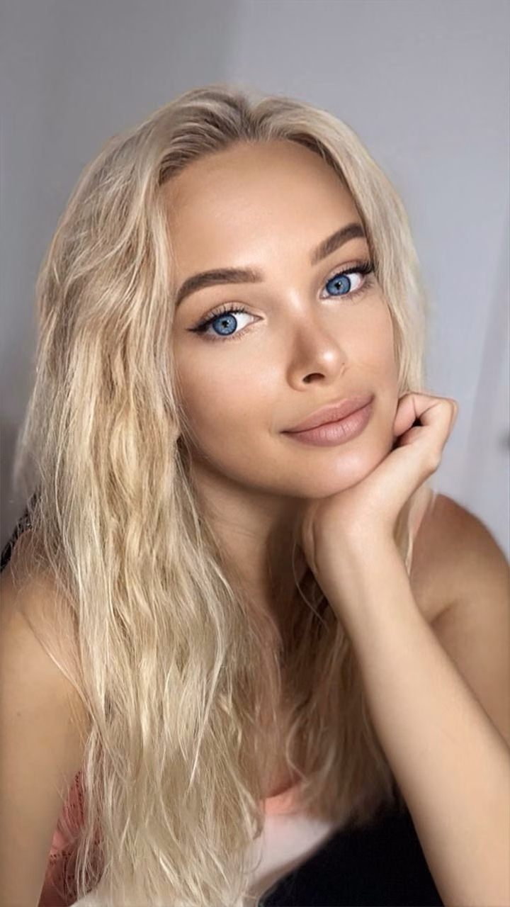 Olena 42 Benalmadena Spain Graceful girl wanting to be a devoted wife