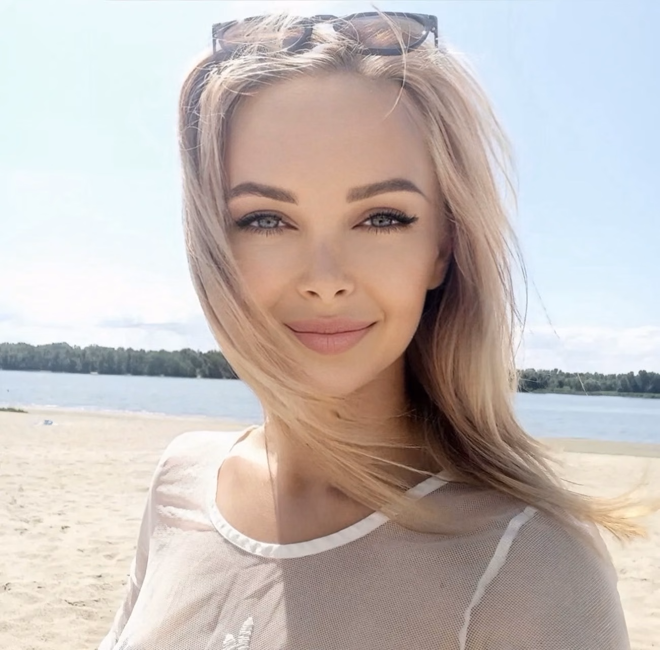 Olena 42 Benalmadena Spain Graceful girl wanting to be a devoted wife