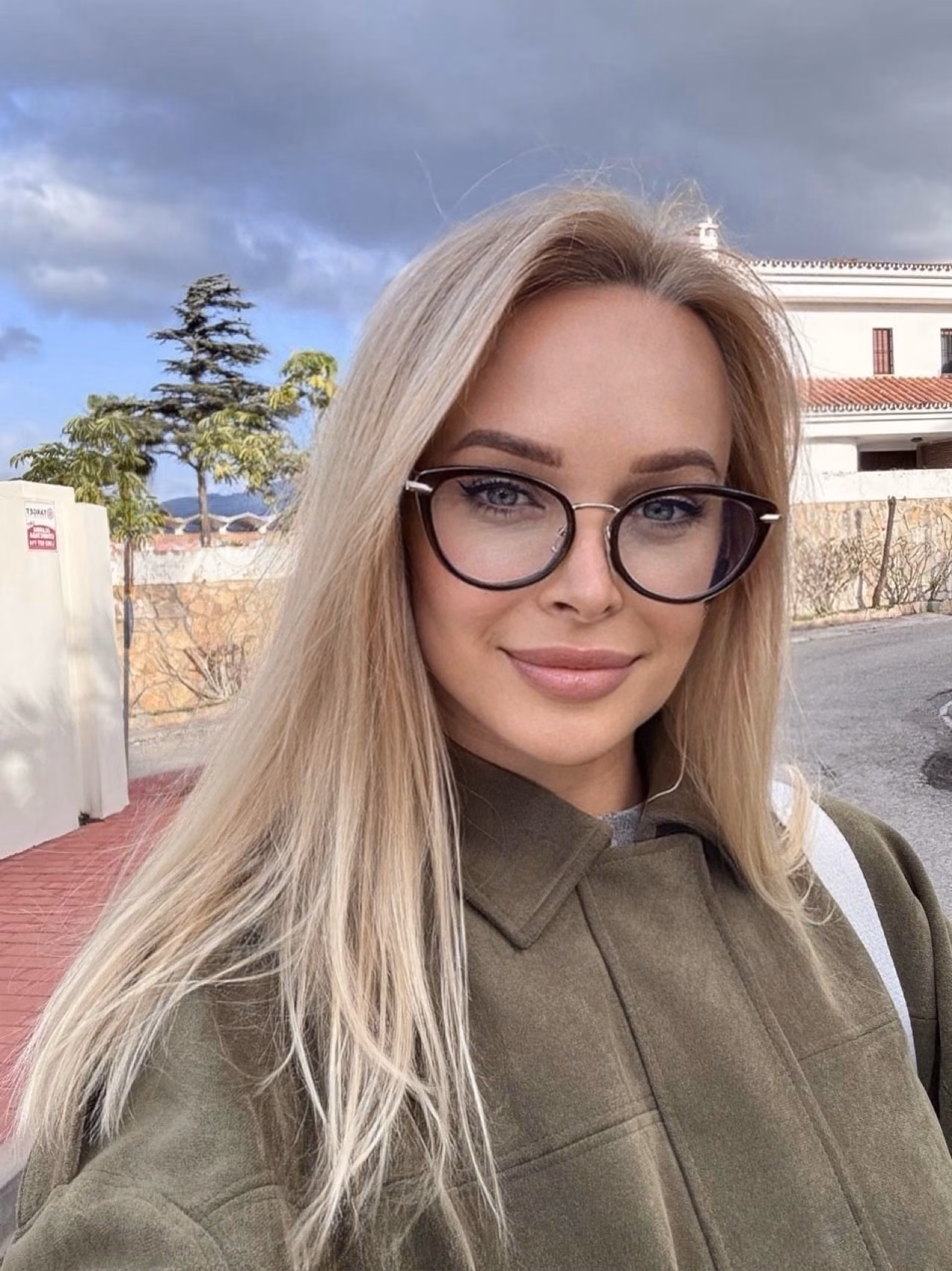 Olena 42 Benalmadena Spain Graceful girl wanting to be a devoted wife