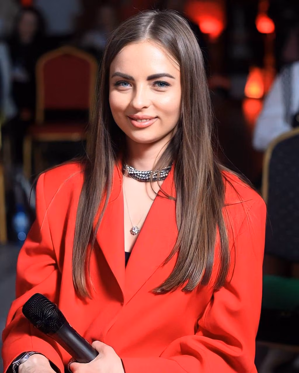 Olga 39 Warsaw Poland Graceful lady looking for a man who is honest