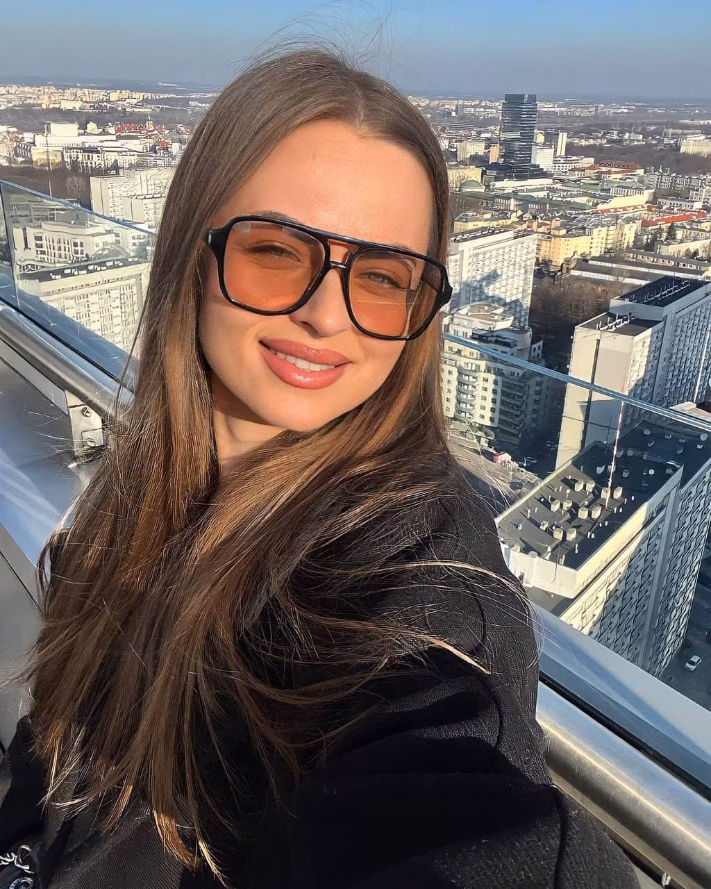 Olga 39 Warsaw Poland Graceful lady looking for a man who is honest