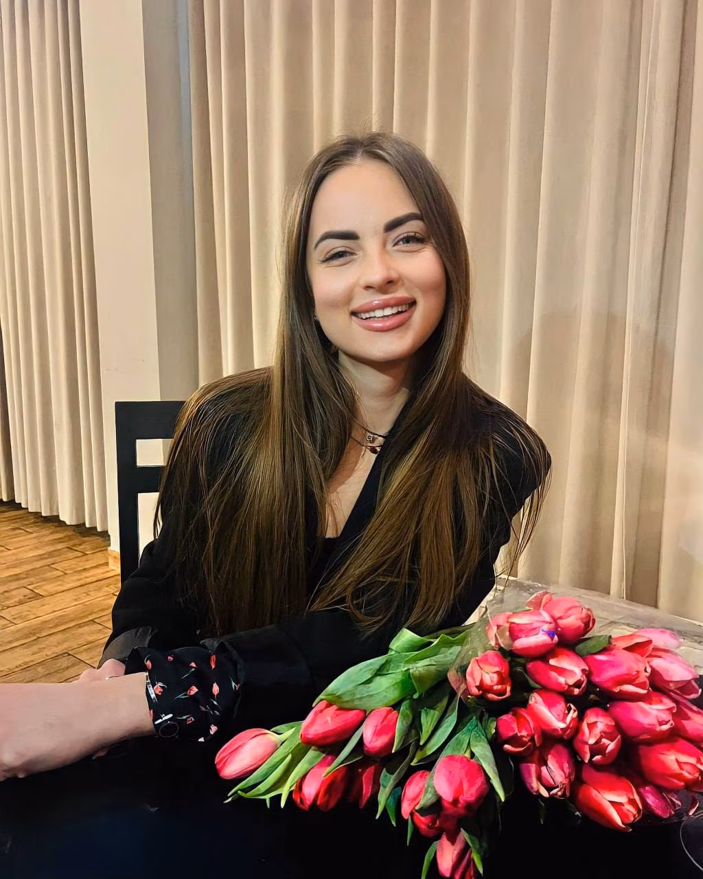 Olga 39 Warsaw Poland Graceful lady looking for a man who is honest