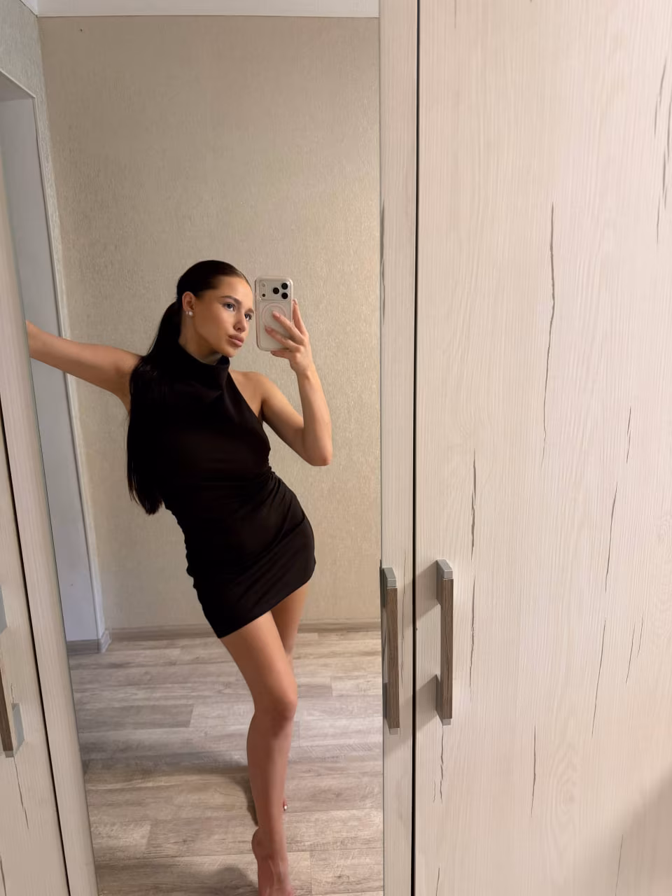 Olena 23 Kryvyi Rih Ukraine Graceful woman ready to walk life s path together