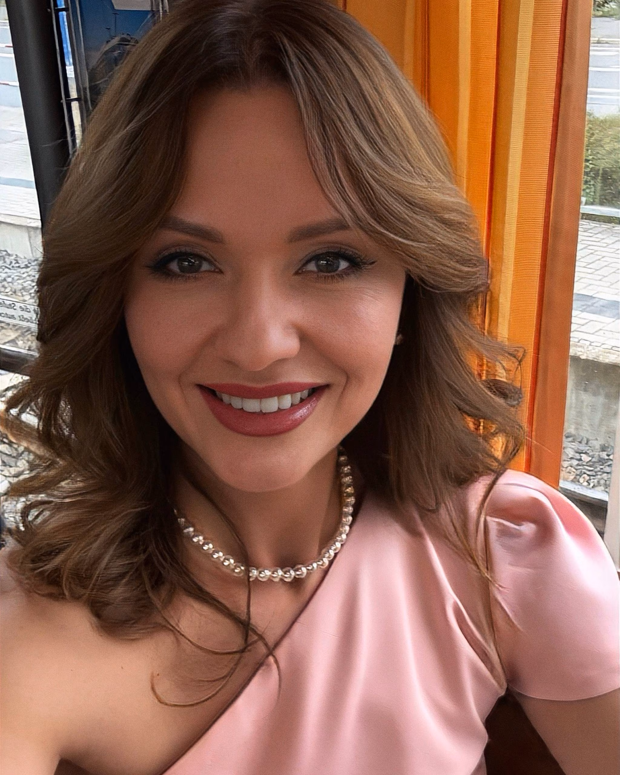 Anna 39 Düsseldorf Germany Graceful woman ready to walk life s path together