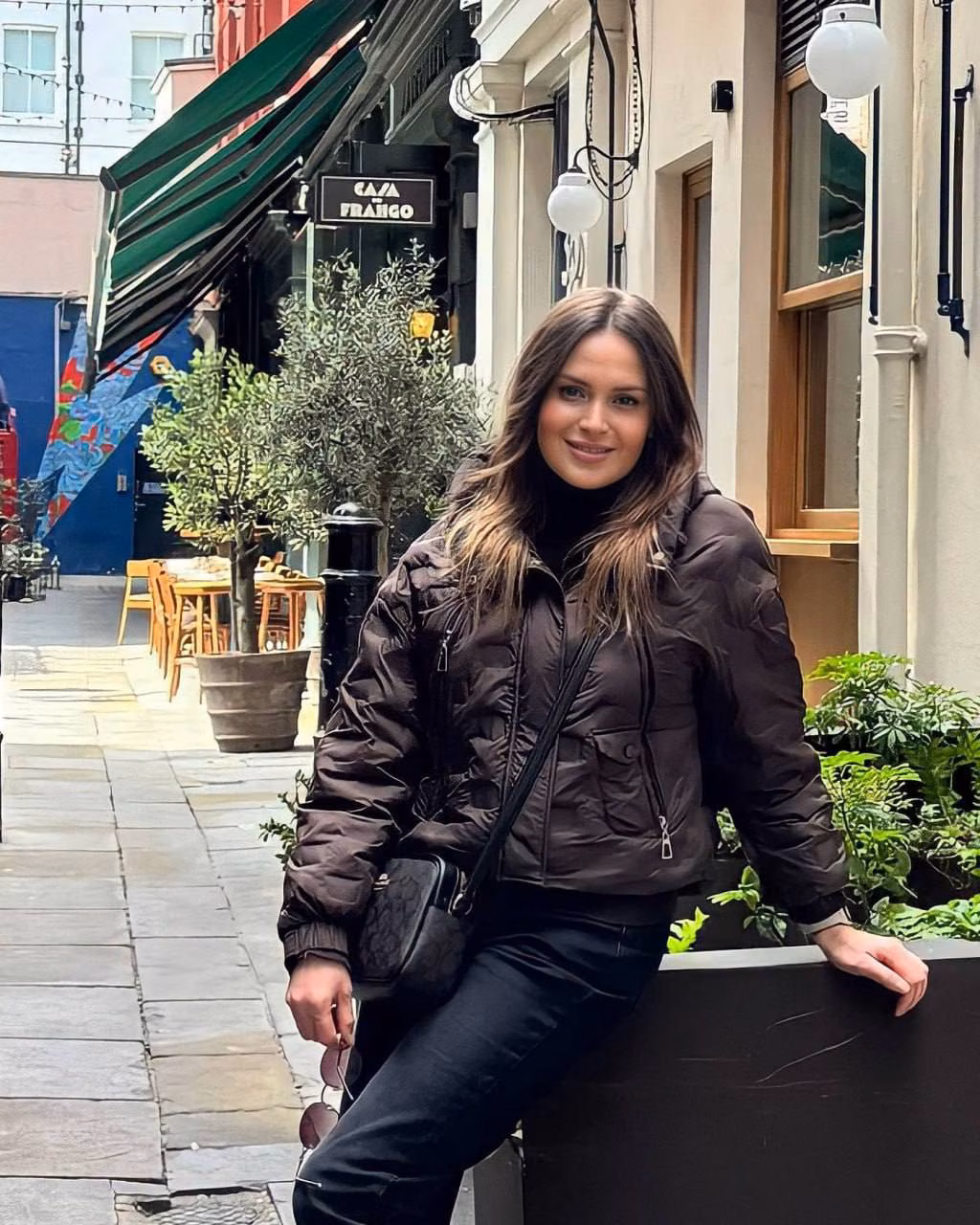 Anna 38 London United Kingdom I am a charming girl seeking a lifetime companion