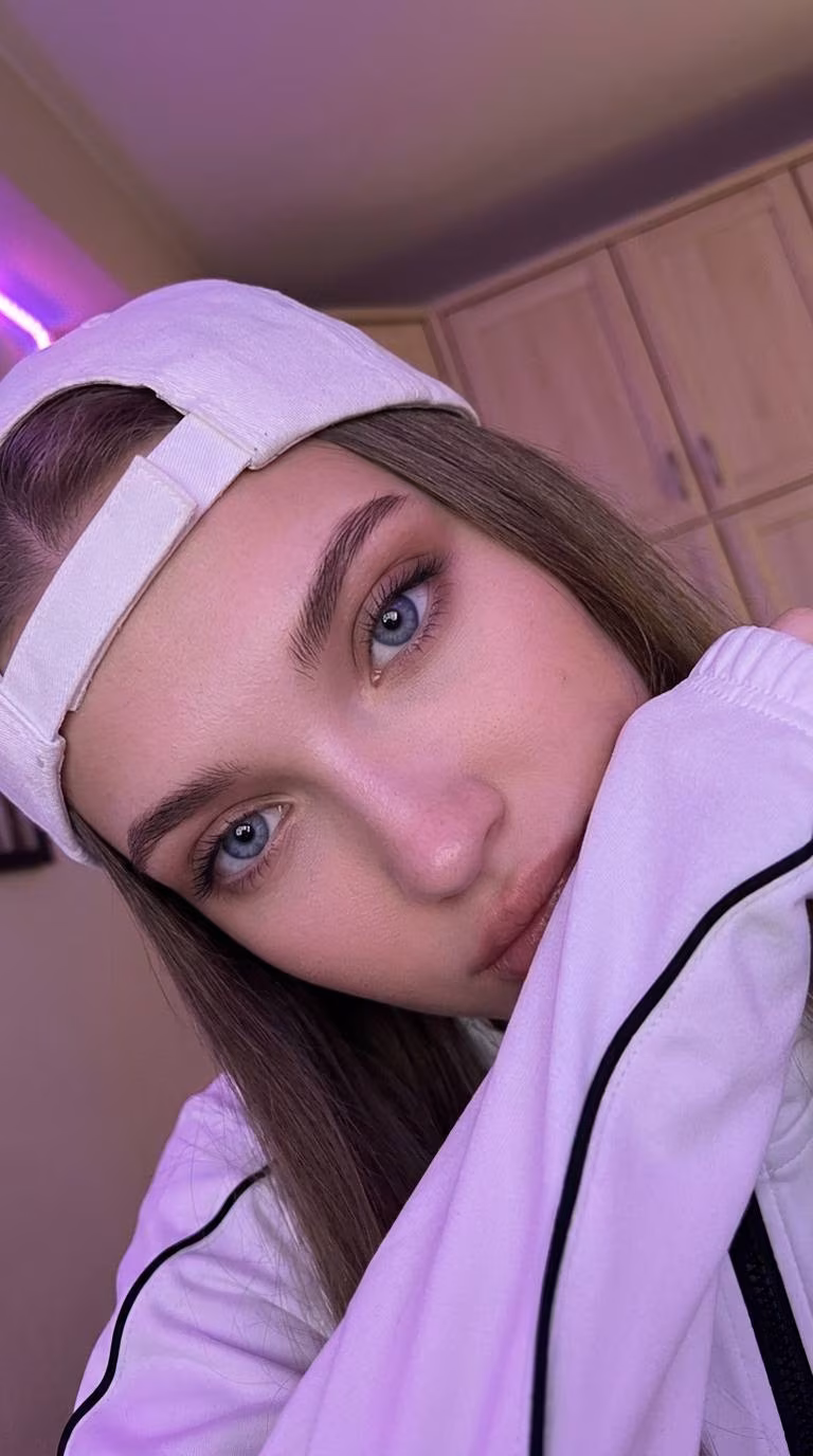 Vladyslava 20 Kiev Ukraine Nice-looking girl ready to find her happy ending