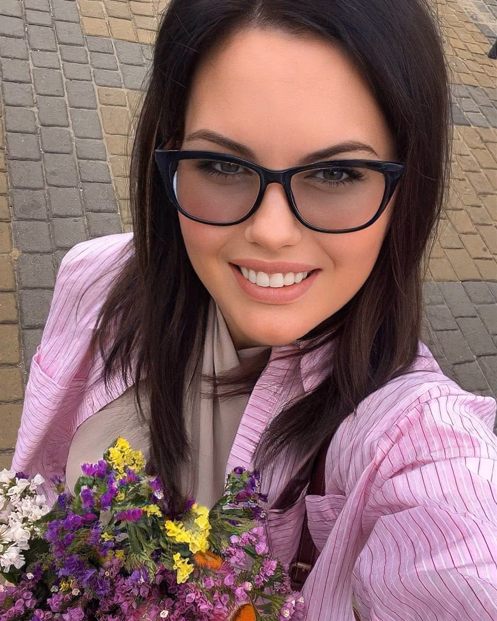 Anastasia 36 Bydgoszcz Poland Stunning girl looking for a man who makes her smile